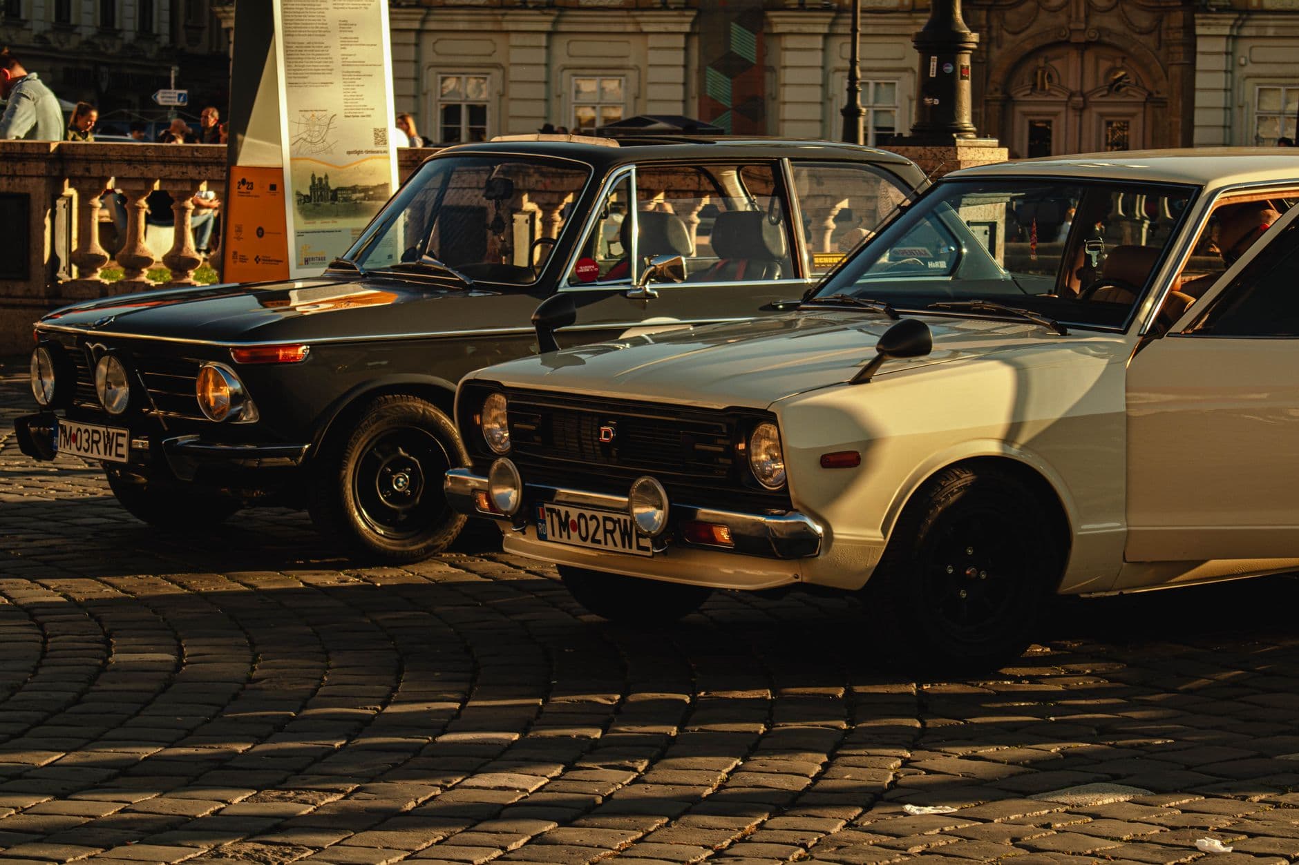 Car Show Photo Sharing: How 80 Enthusiasts Can Fill One Gallery Without a Single Group Chat