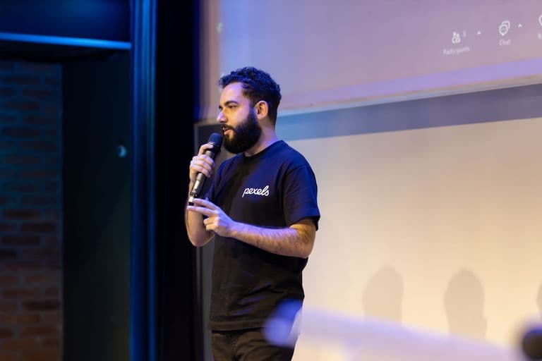 How to Share Corporate Event Photos With Staff and Press
