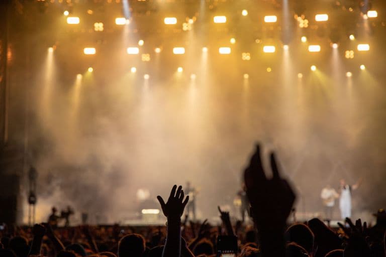 How to Send 1,000+ Event Photos Without Zip Files or Limits