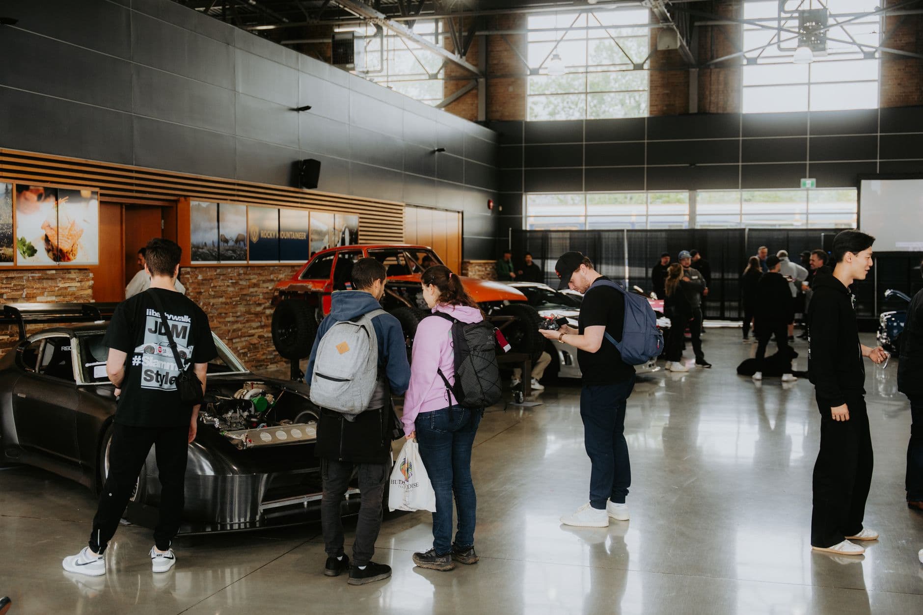 Trade Show Photo Sharing That Captures Buzz and Leads