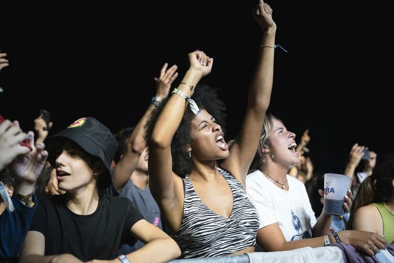 How to Set Up Photo Sharing for a Multi-Day Music Festival