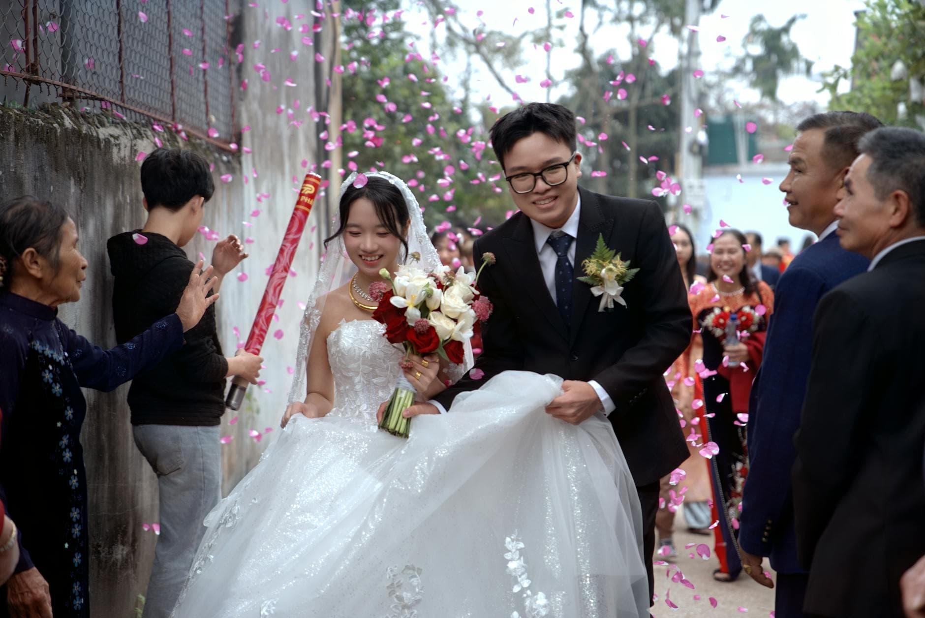 Photo Booth Alternative: Why QR Code Sharing Delivers 10x More Photos at a Fraction of the Cost