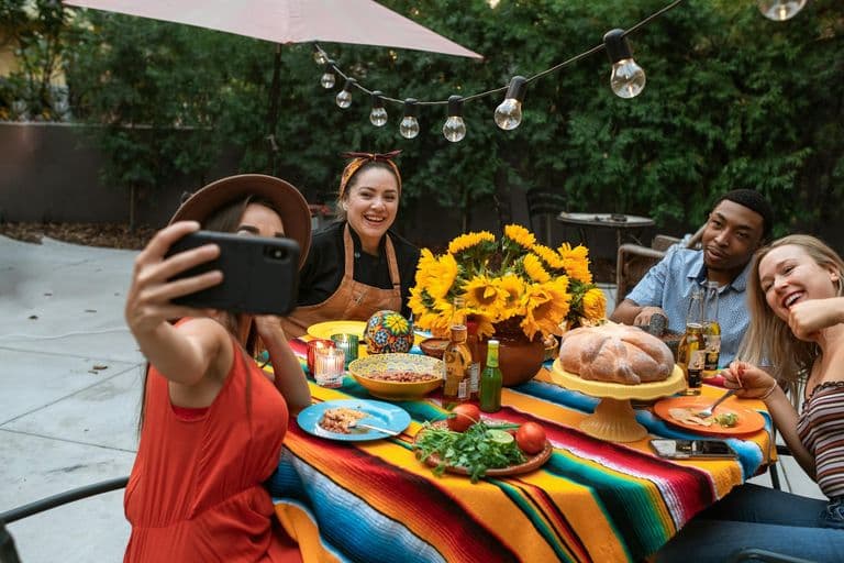 Facebook Shared Albums vs Dedicated Photo Sharing Apps: Why Event Organizers Are Switching