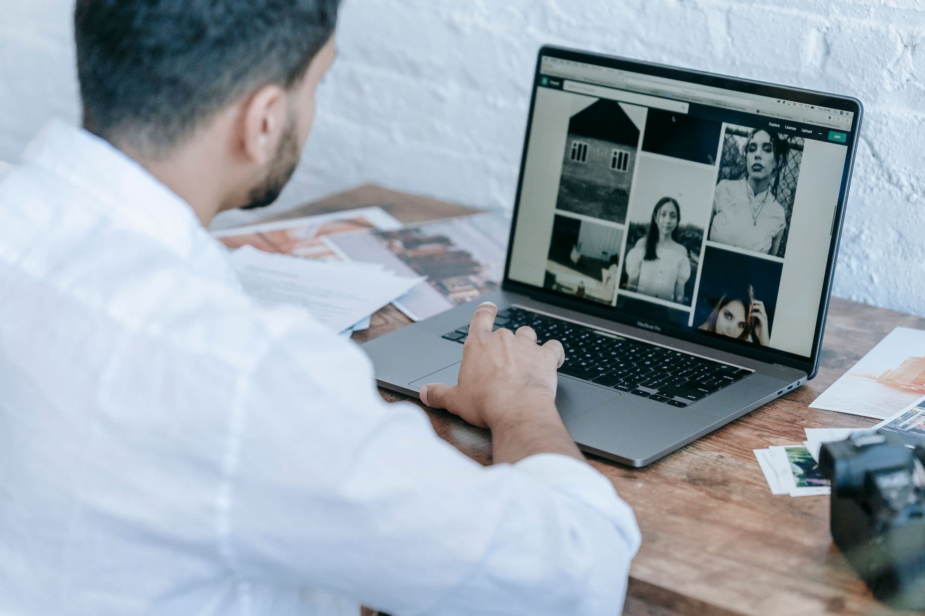 How to Watermark and Protect Photos in a Shared Event Gallery
