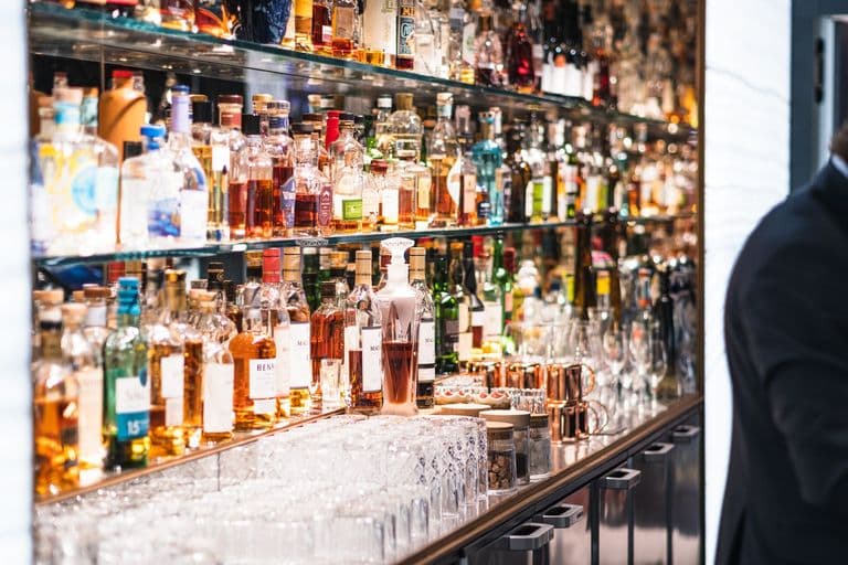 How Much Alcohol and Drinks to Buy for Your Event: A Calculator Guide