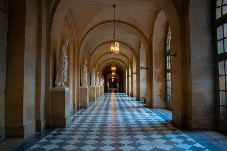 Courthouse Wedding Photo Ideas That Look Anything But Basic