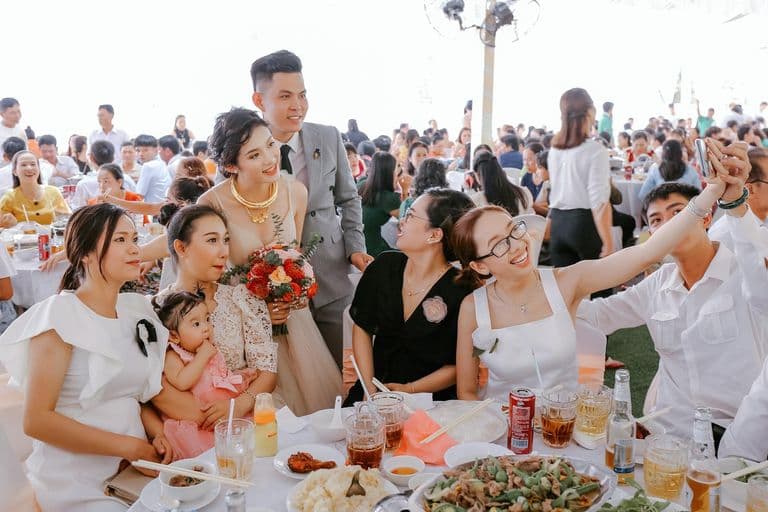 Best Free Wedding Photo Sharing Apps in 2026: What Reddit Actually Recommends