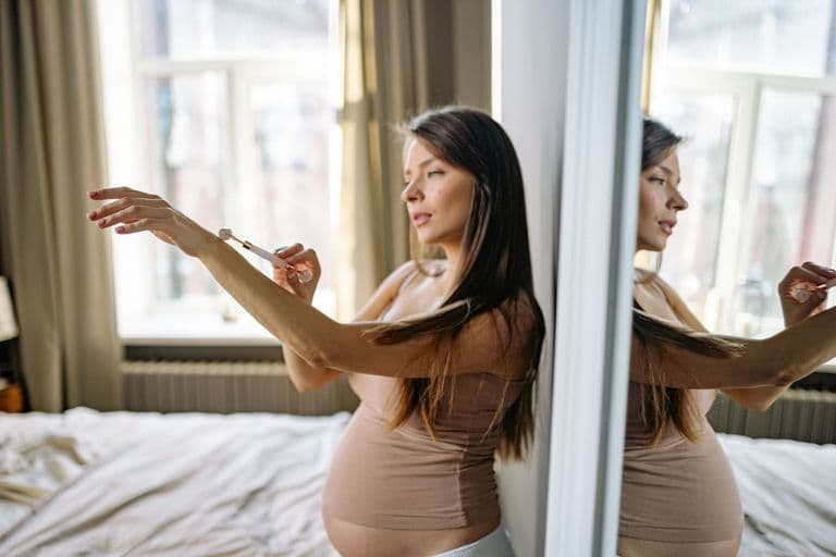 Maternity Photo Sharing: How to Keep Every Announcement, Bump Shot, and Memory in One Place