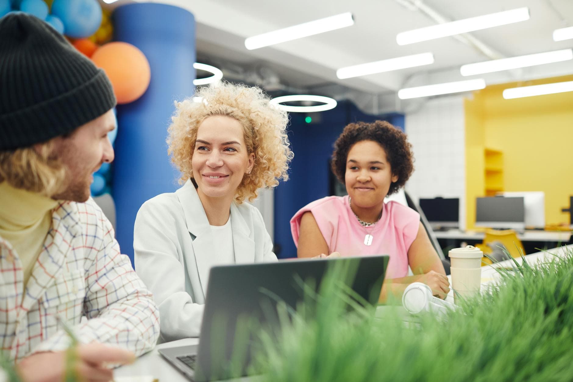 Hybrid Event Photo Sharing: How to Build One Gallery for Two Audiences