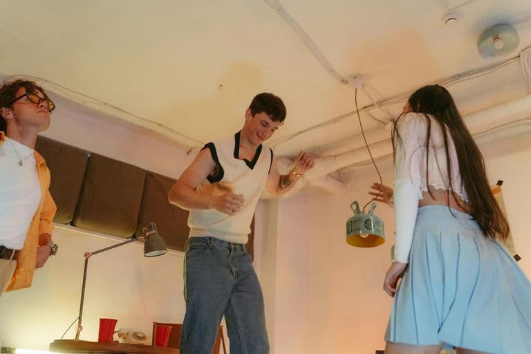 How to Create a Shared Photo Album for an Event (That People Actually Use)