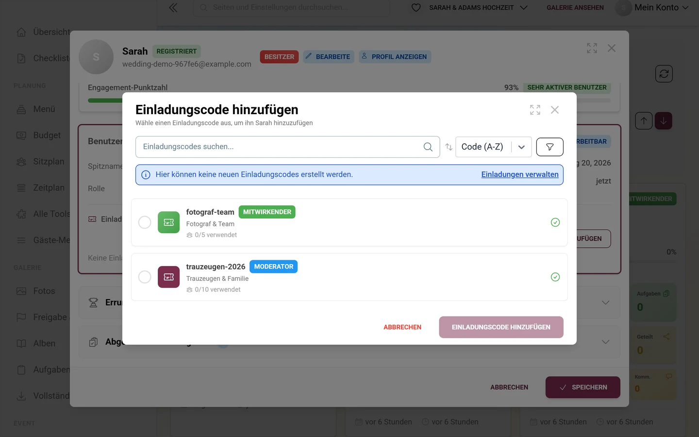 Dialog Einladungscode hinzufügen mit Suchfeld, Sortierung, Info-Banner und zwei auswählbaren Codes mit Rollen-Chips