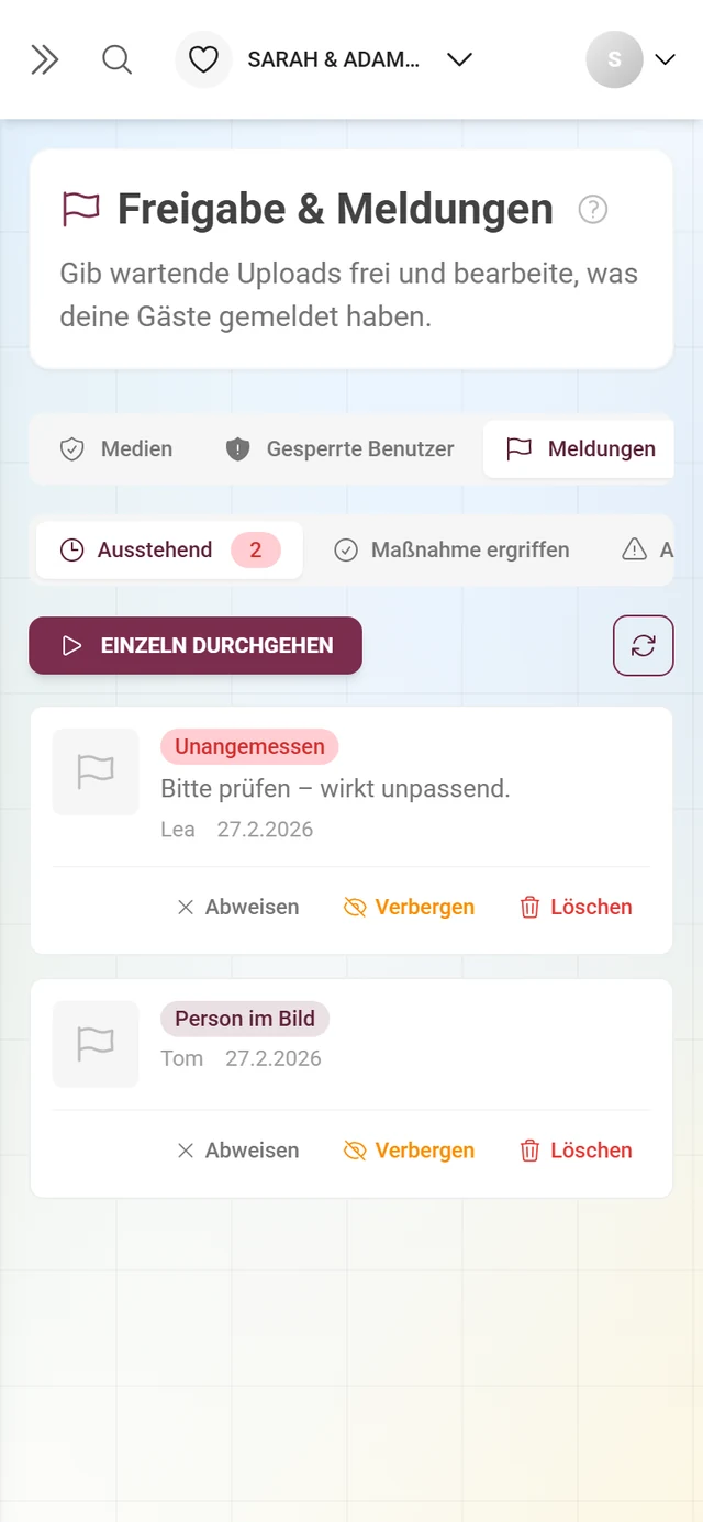 Reiter Meldungen mit gemeldeten Inhalten, Grund-Badges und den Aktionen Abweisen, Verbergen und Löschen