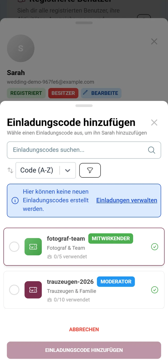 Dialog Einladungscode hinzufügen mit Suchfeld, Sortierung, Info-Banner und zwei auswählbaren Codes mit Rollen-Chips