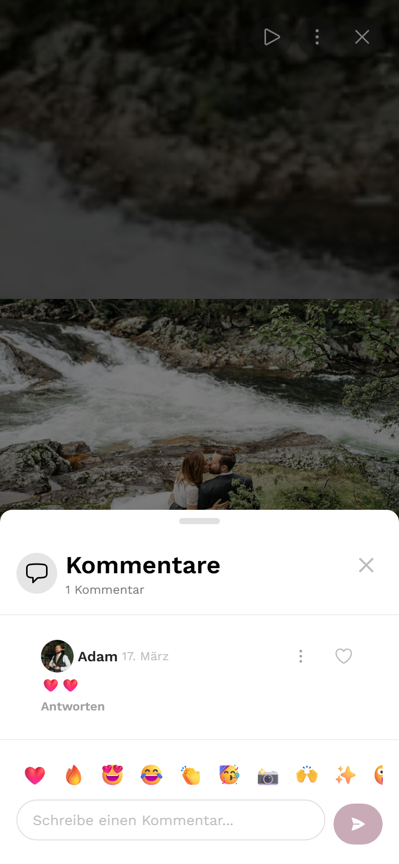 Kommentar-Dialog mit Kommentar, Emojis und Eingabefeld
