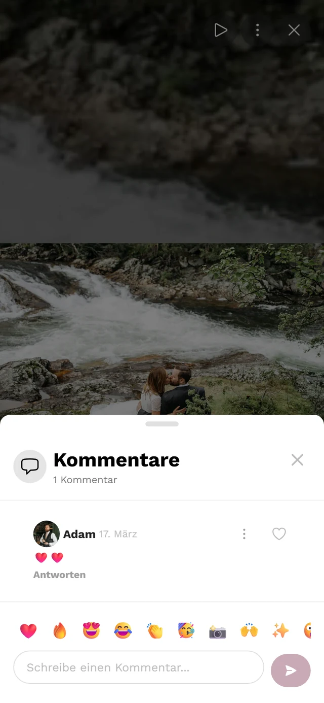 Kommentar-Dialog mit Kommentar, Emojis und Eingabefeld
