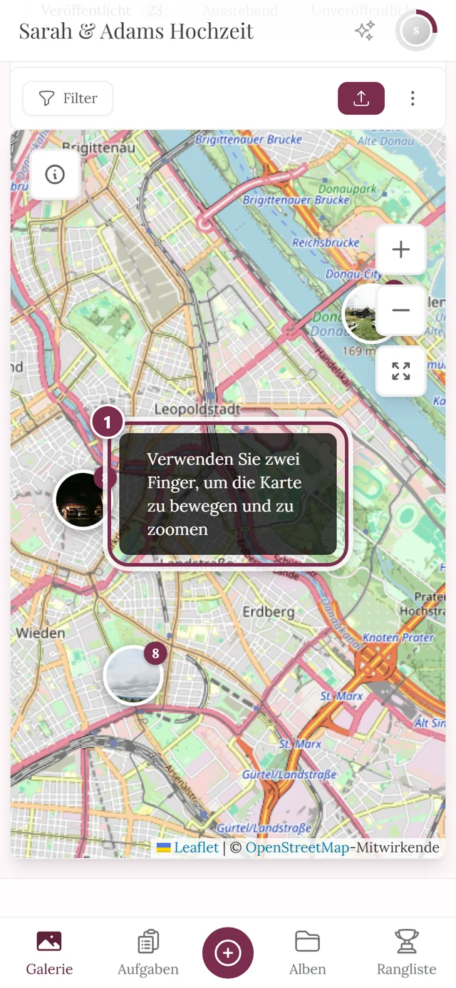 Karte am Handy mit dem Hinweis Verwenden Sie zwei Finger