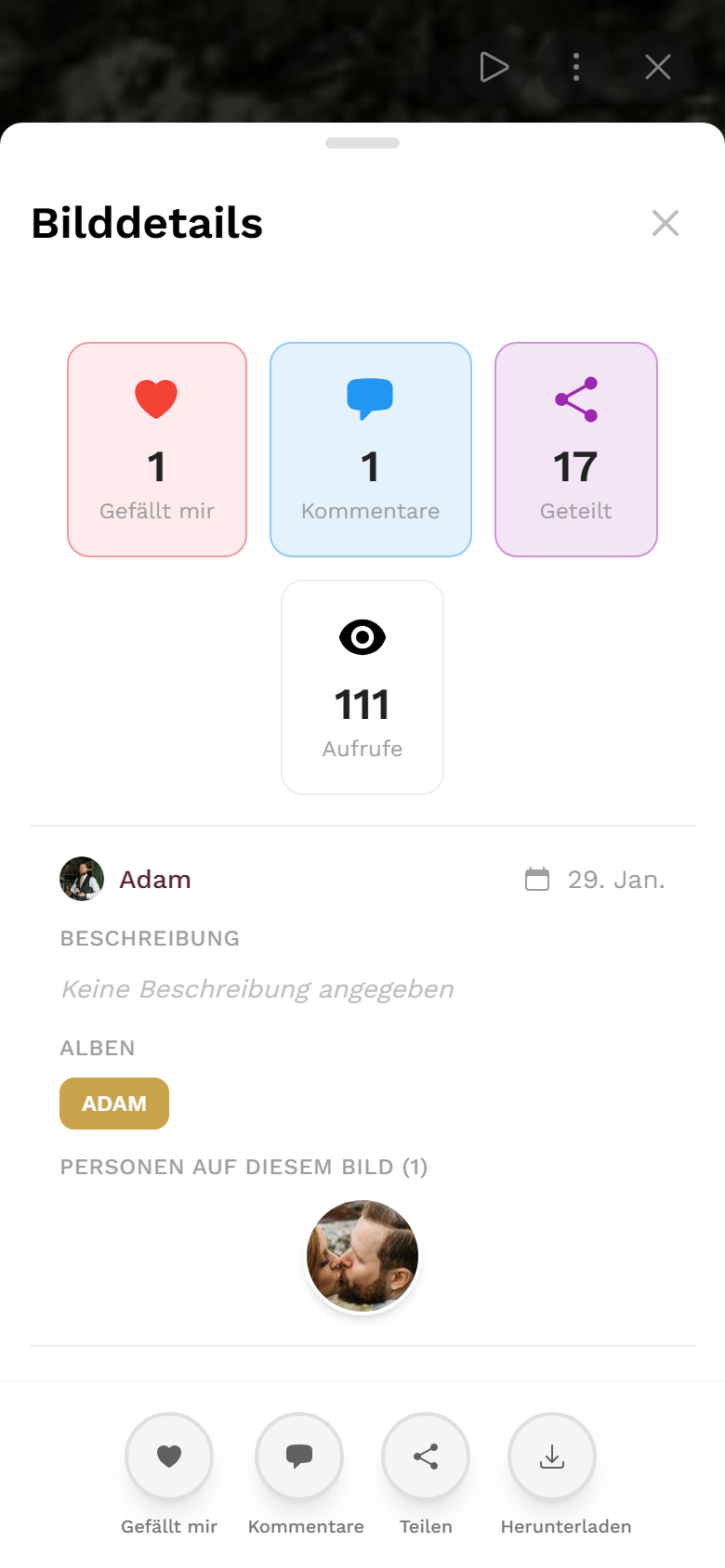 Bild-Details-Dialog mit Statistik, Uploader, Datum, Album, Personen und Aufnahme-Infos