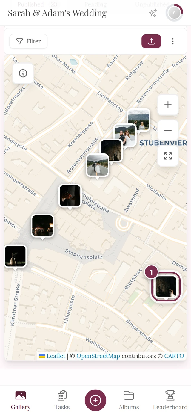Heavily zoomed-in map where the cluster breaks apart into individual photo markers