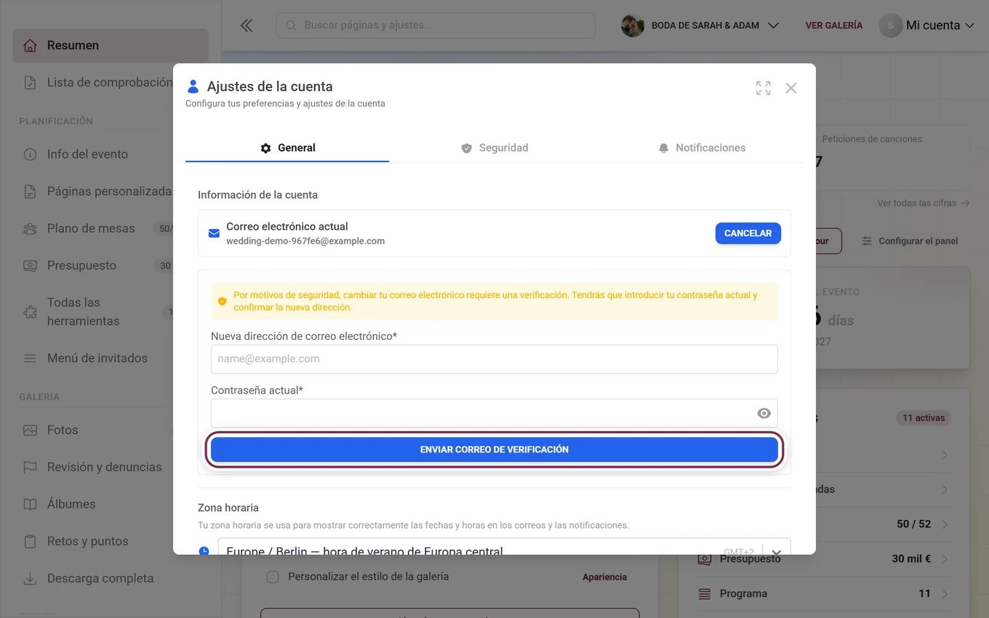 Ajustes de la cuenta con el formulario de cambio de correo electrónico abierto y el botón Enviar correo de verificación resaltado