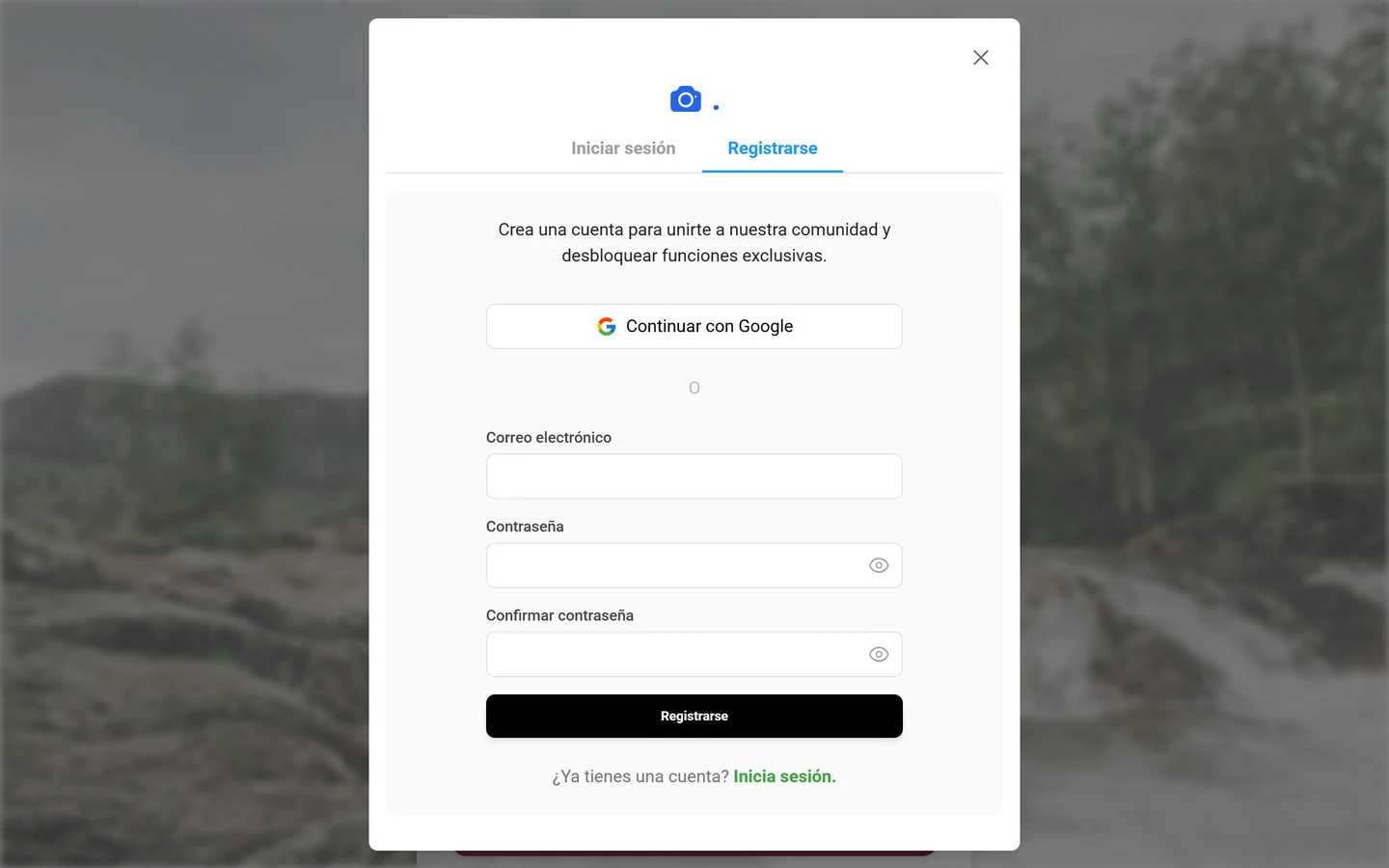 Vista de registro con campos de correo electrónico, contraseña y confirmar contraseña