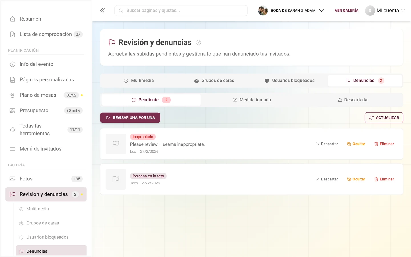 Pestaña Denuncias con el contenido denunciado, las etiquetas de motivo y las acciones Descartar, Ocultar y Eliminar