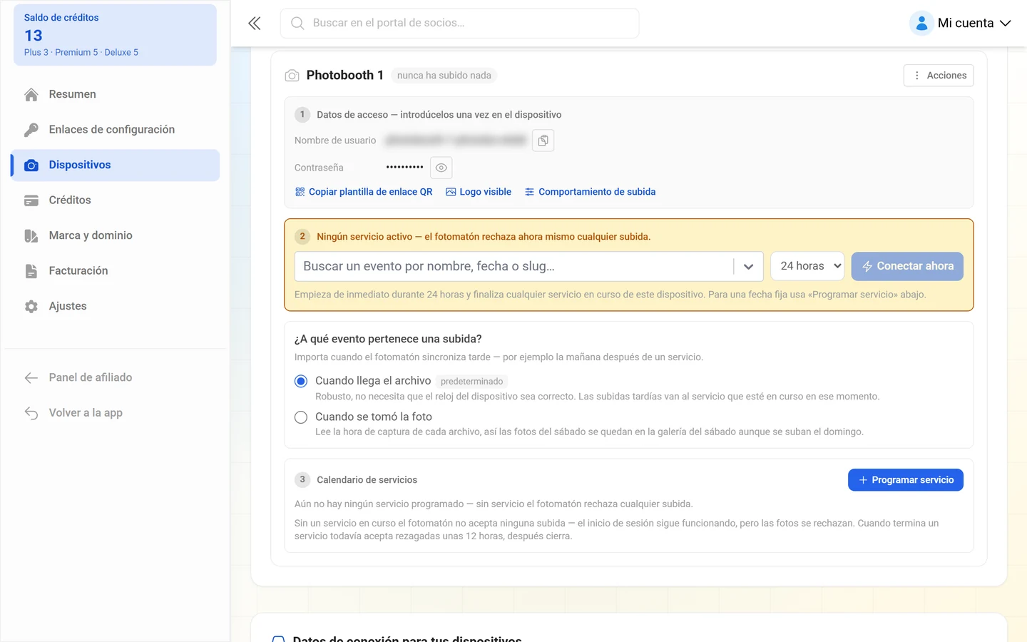 Ficha de dispositivo con las secciones numeradas Datos de acceso, Servicio y Calendario de servicios