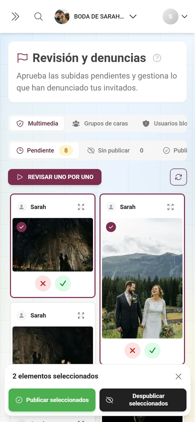 Dos tarjetas seleccionadas con anillo de selección y la barra flotante con Publicar seleccionados, Despublicar seleccionados y la X para deseleccionar