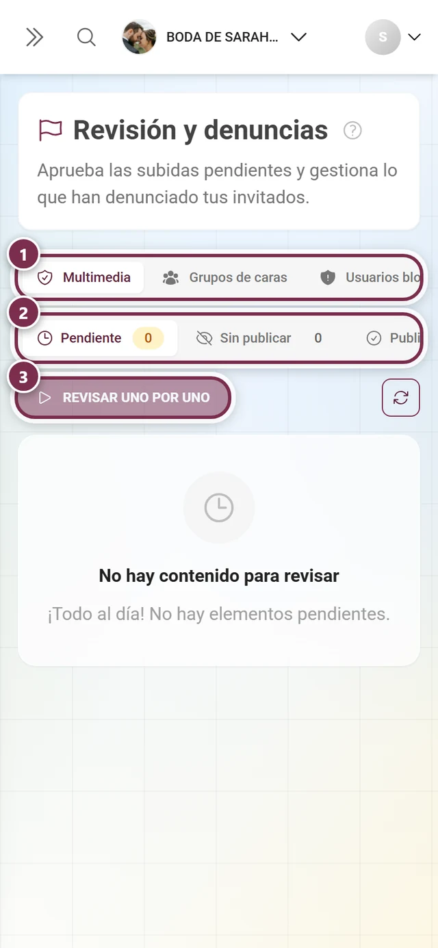 Página Revisión y denuncias en el panel de administración con las pestañas Multimedia, Usuarios bloqueados y Denuncias