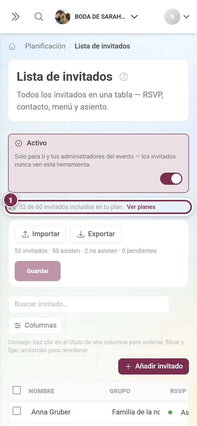Lista de invitados con la franja de aviso estrecha encima de la barra de acciones destacada