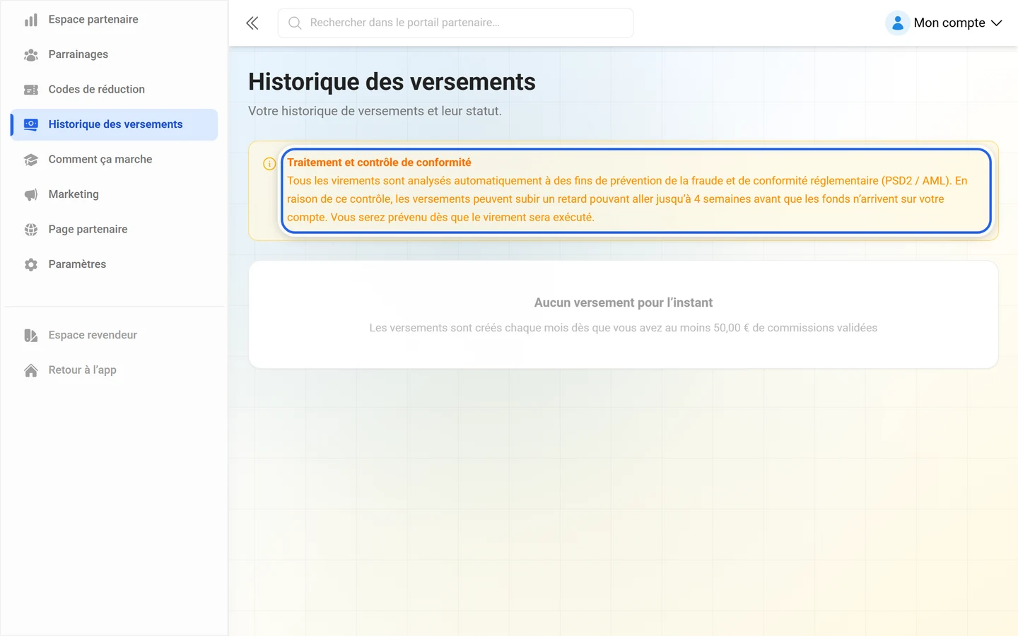 Page des versements avec l'avis Traitement et contrôle de conformité mis en évidence au-dessus de l'historique