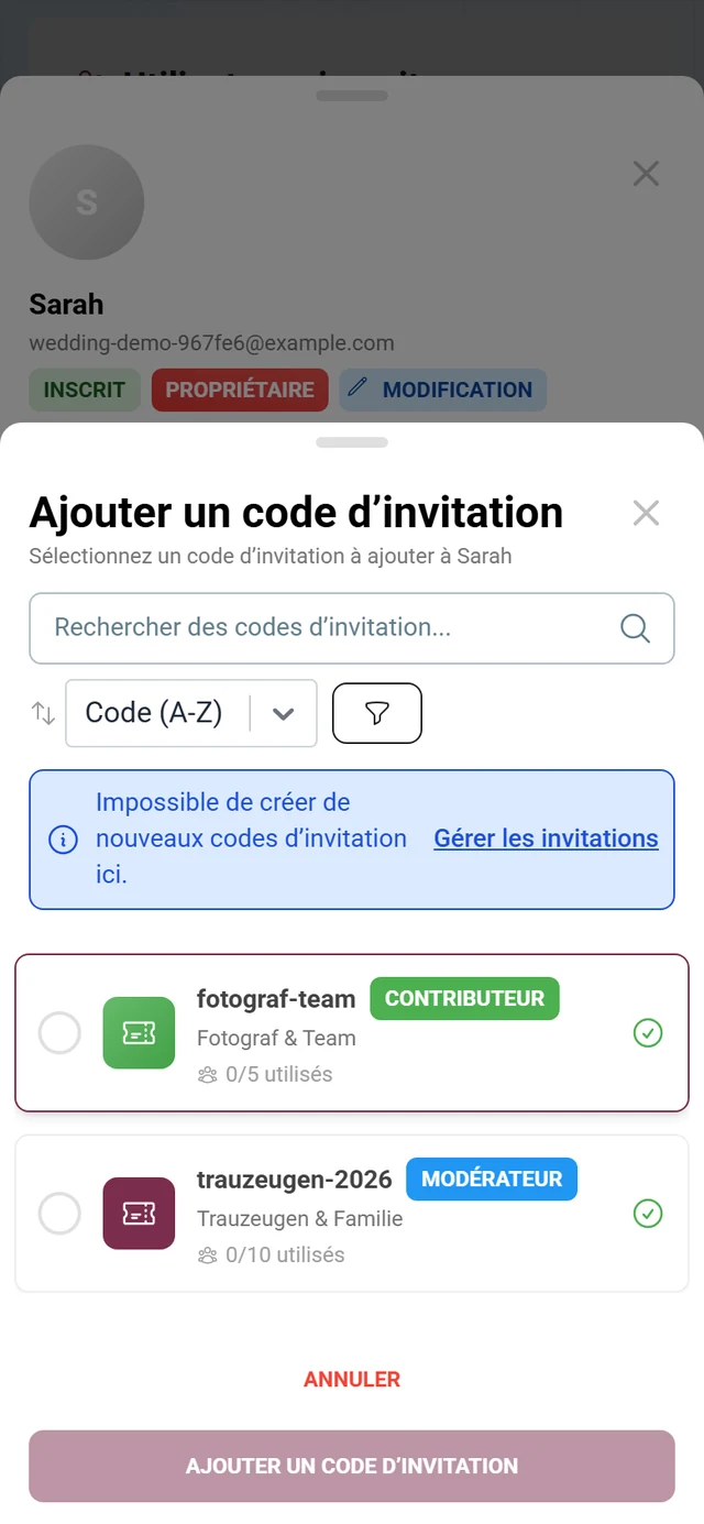 Dialogue Ajouter un code d'invitation avec champ de recherche, tri, bannière d'information et deux codes sélectionnables avec puces de rôle
