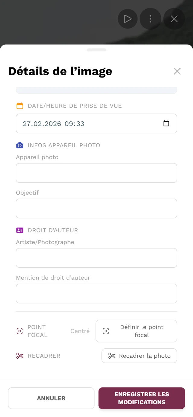 Détails de l'image en mode édition avec localisation GPS, date de prise de vue, informations sur l'appareil photo, droit d'auteur, ainsi que les lignes Point focal et Recadrer