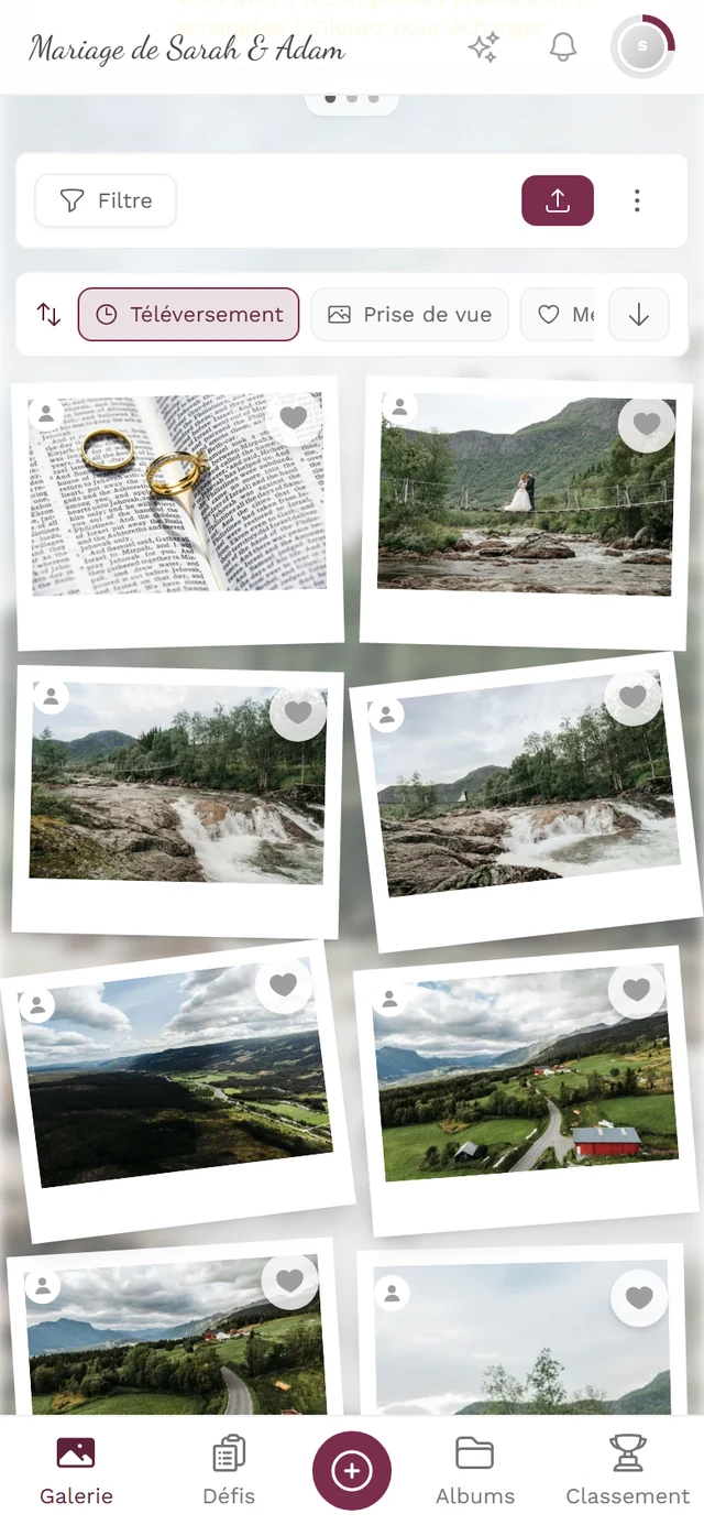 Barre de tri rapide au-dessus de la grille de photos avec Téléversement, Prise de vue, J'aime et flèche de direction