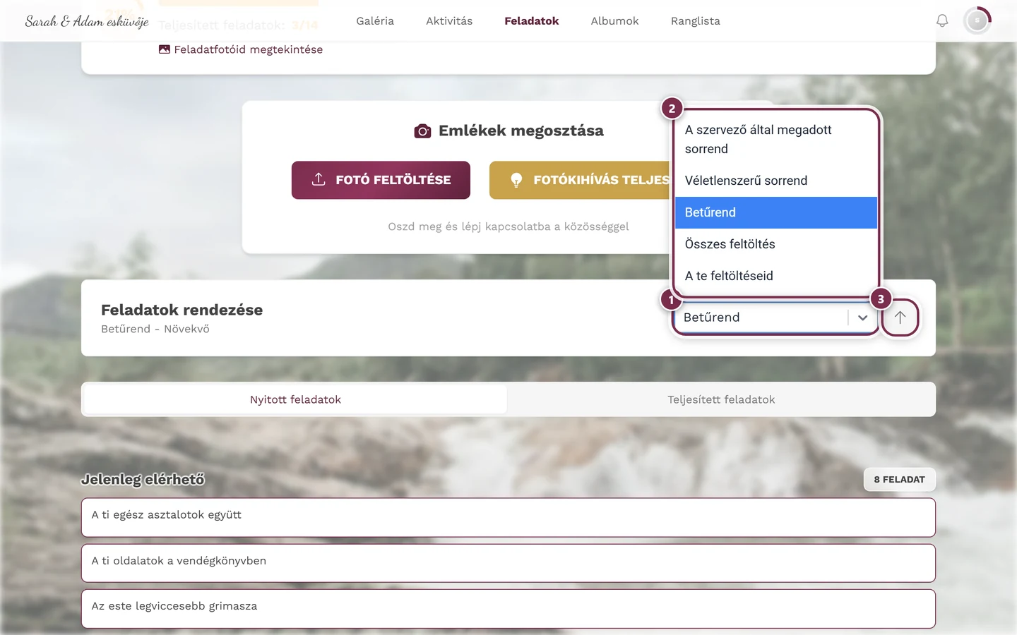 Nyitott rendezési választómező négy jelöléssel: választómező, opciólista, irányjelző nyíl, Újrakeverés
