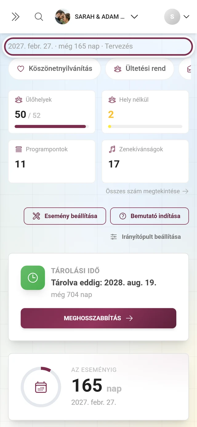 Az irányítópult fejléce az esemény nevével és a dátumból, hátralévő időből és fázisból álló sorral