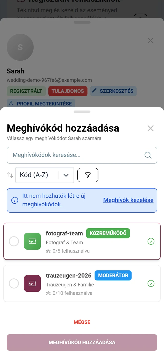 Meghívókód hozzáadása párbeszédablak keresőmezővel, rendezéssel, információs sávval és két kiválasztható kóddal, szerepkör-chipekkel