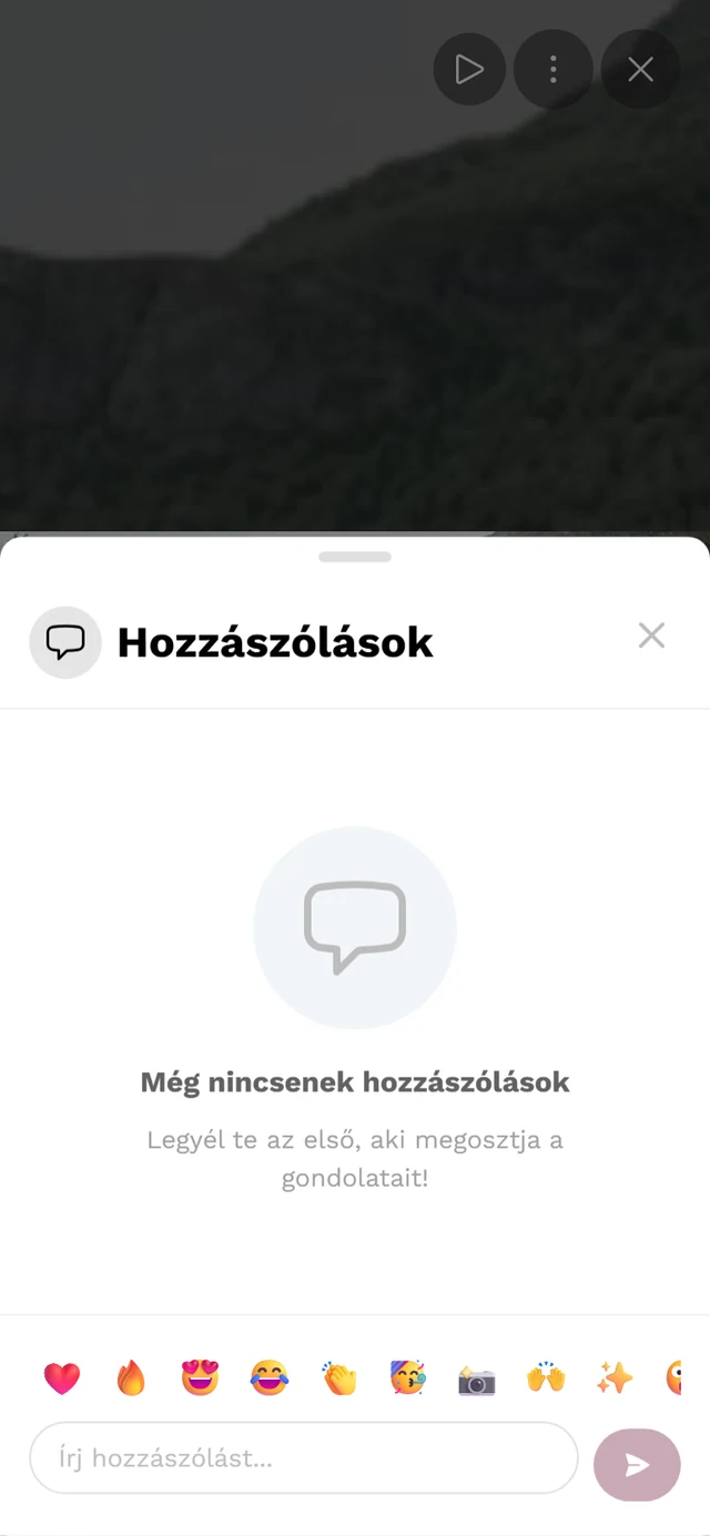 Hozzászólás-párbeszédablak egy hozzászólással, emojikkal és a beviteli mezővel