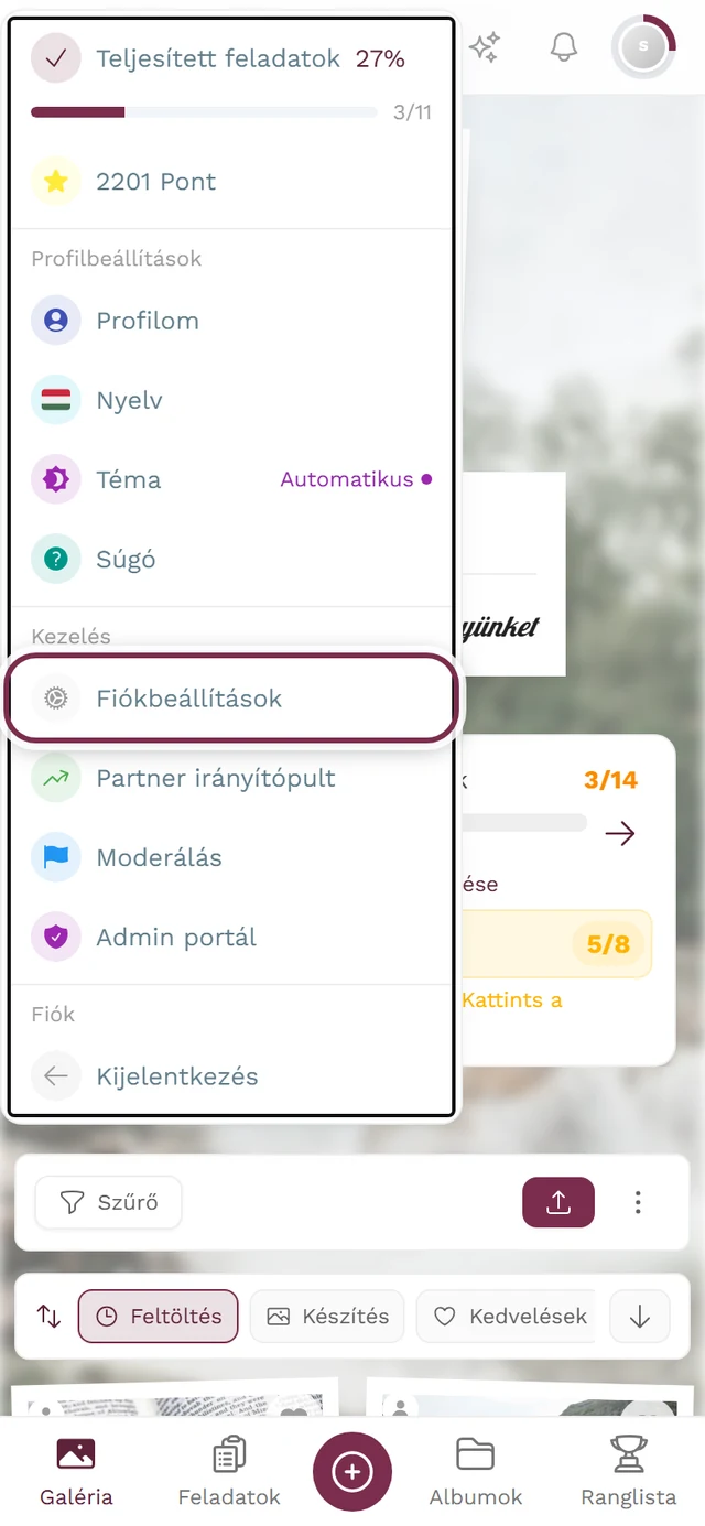 Jobb felső profilmenü, kiemelve a Fiókbeállítások menüpont