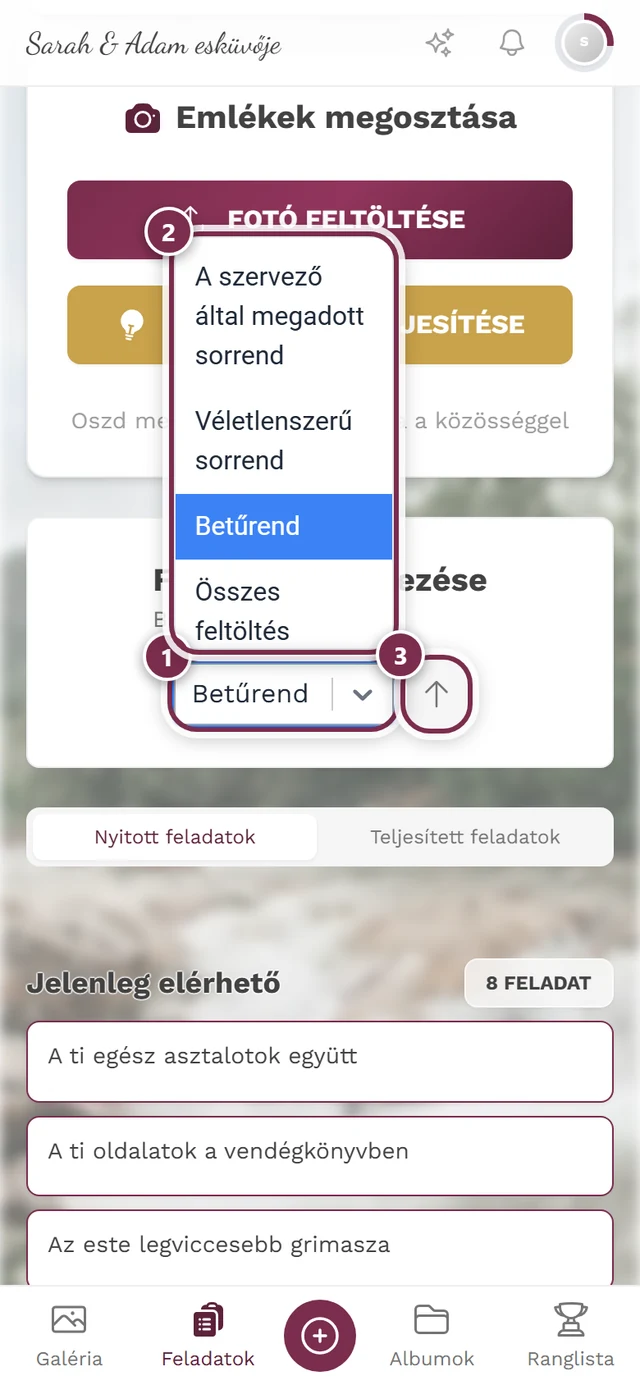 Nyitott rendezési választómező négy jelöléssel: választómező, opciólista, irányjelző nyíl, Újrakeverés