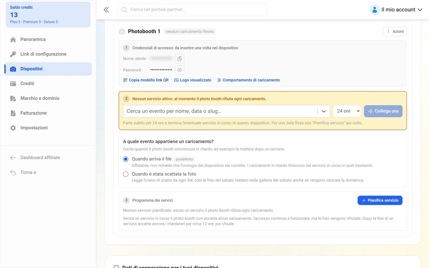 Scheda dispositivo con le sezioni numerate Credenziali, Servizio e Programma dei servizi