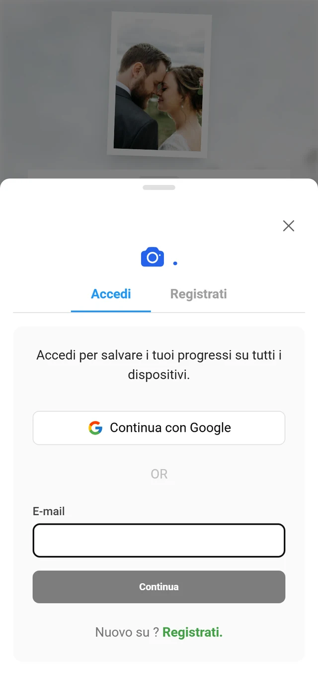 Finestra di accesso con le opzioni Google ed e-mail