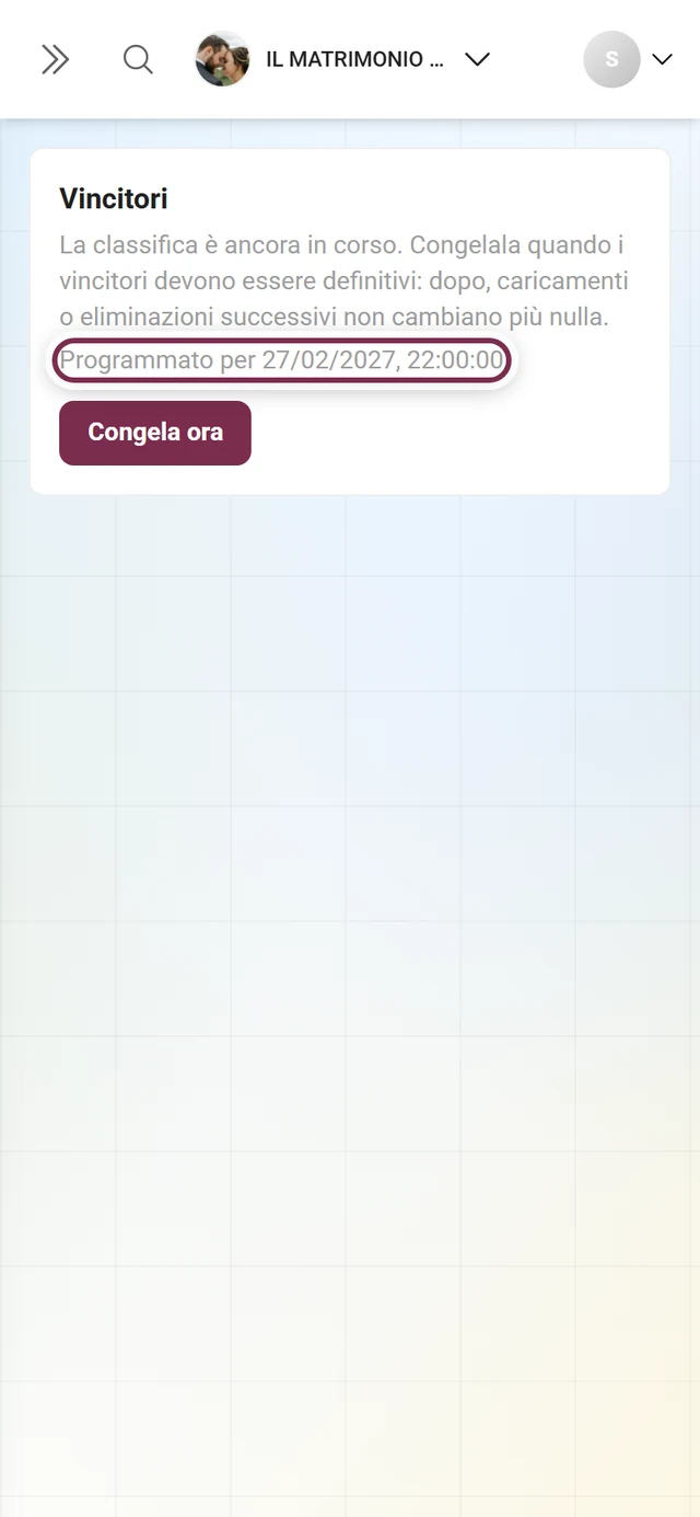 La riga Programmato per con data e ora sotto il pulsante Congela ora