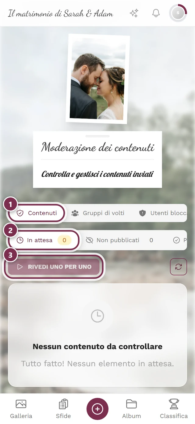 Pagina di moderazione senza cornice admin con la barra delle schede, il filtro di stato e la modalità di revisione evidenziati