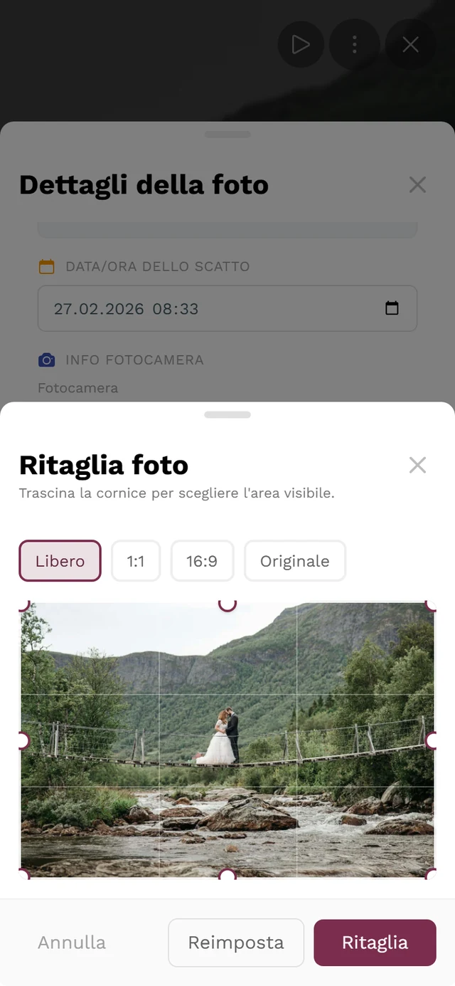 Finestra Ritaglia foto con i formati Libero, 1:1, 16:9 e Originale, la cornice con maniglie rotonde agli angoli e i pulsanti Annulla, Reimposta e Ritaglia