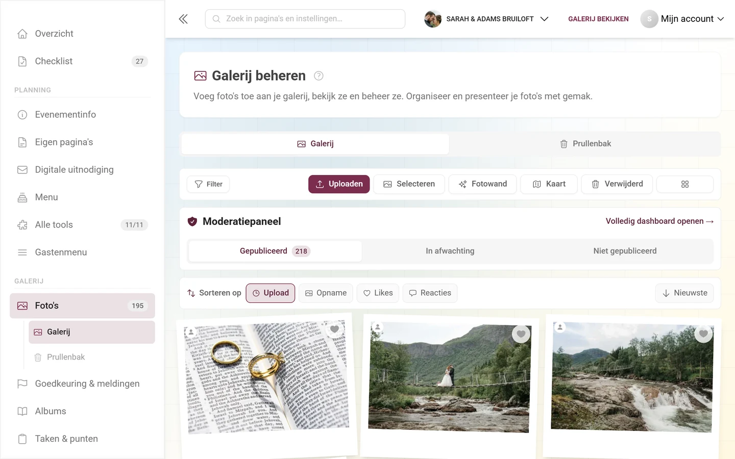 Pagina Galerij beheren met tabbladen, actiebalk, moderatiepaneel, sorteerbalk en fotoraster