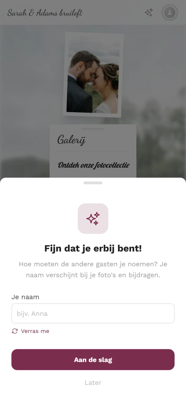 Dialoogvenster „Fijn dat je erbij bent!” met sterretjes-icoon, het veld Je naam en de knop Verder naar de foto’s