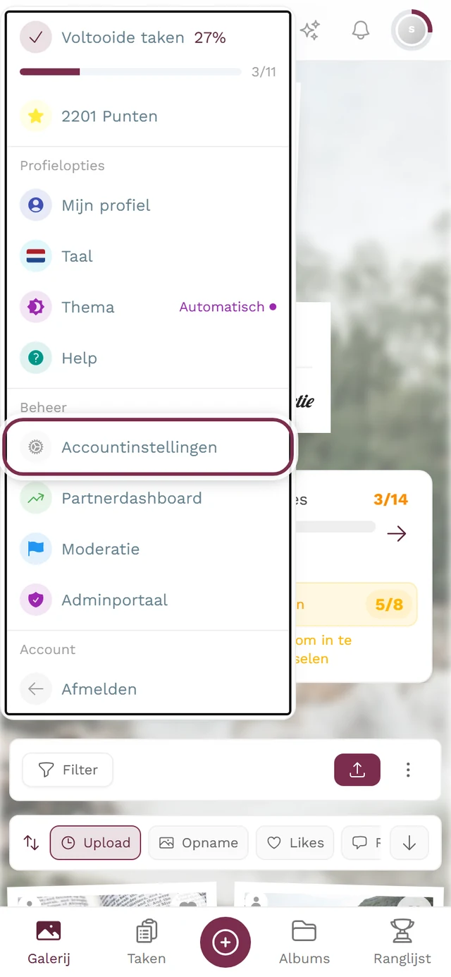 Profielmenu rechtsboven, het item Accountinstellingen is gemarkeerd