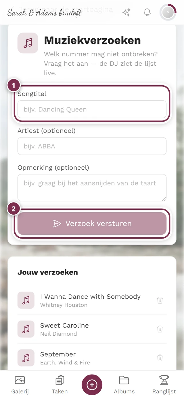 Verzoekformulier vanuit gastperspectief met genummerde cirkels rond songtitel en versturen