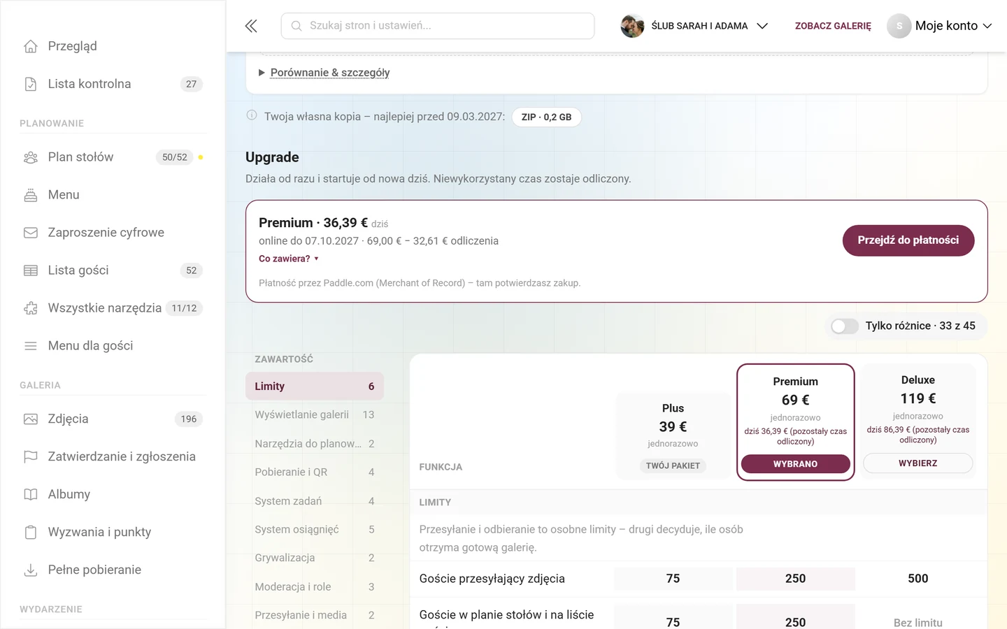 Blok Upgrade z tabelą porównawczą: po lewej funkcje, po prawej po jednej kolumnie na pakiet z ceną i przyciskiem Wybierz