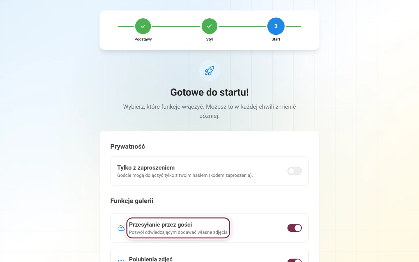 Krok kreatora Gotowe do startu z listą przełączników w sekcji Funkcje galerii